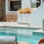Oliving Mykonos Luxury מלון Klouvas