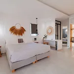 Oliving Mykonos Luxury מלון